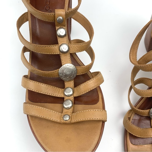 Bernardo Hannah Strappy Studded Thong Heel Sandals Tan leather Cuoio - Picture 5 of 16